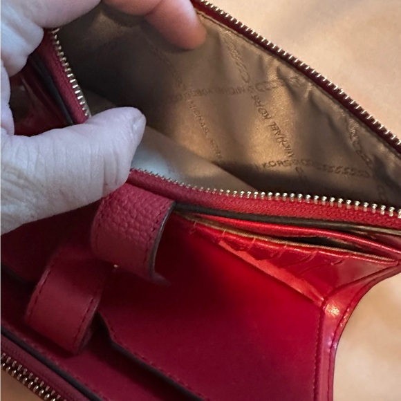 Like New Michael Kors Jet Set Double Zip pebble Leather Wristlet in Red Chili - Picture 9 of 11